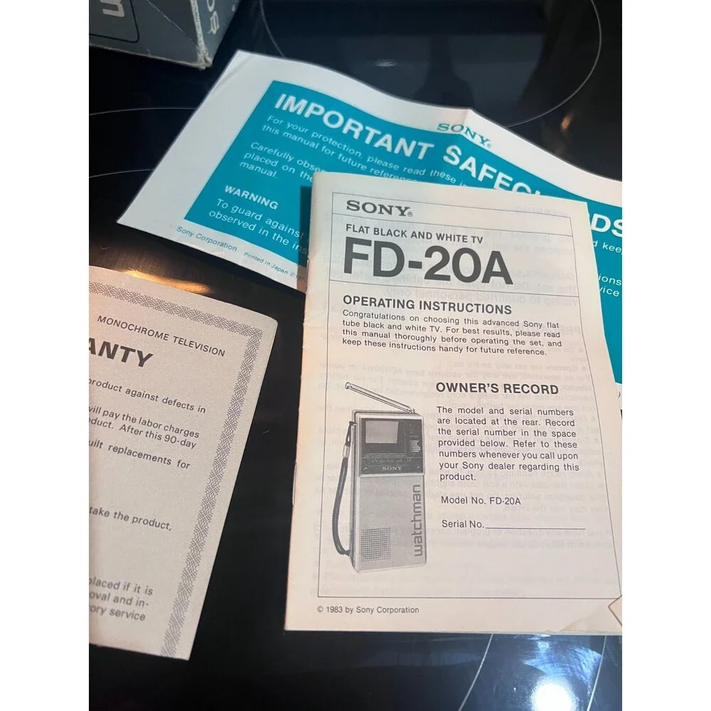 Vintage Sony Watchman FD-20A Portable Black & White TV Complete Box! Super Clean